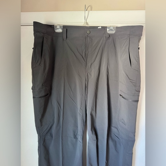 L.L. Bean Men's Dark Gray Cargo Pants 44x30 - Picture 2 of 9